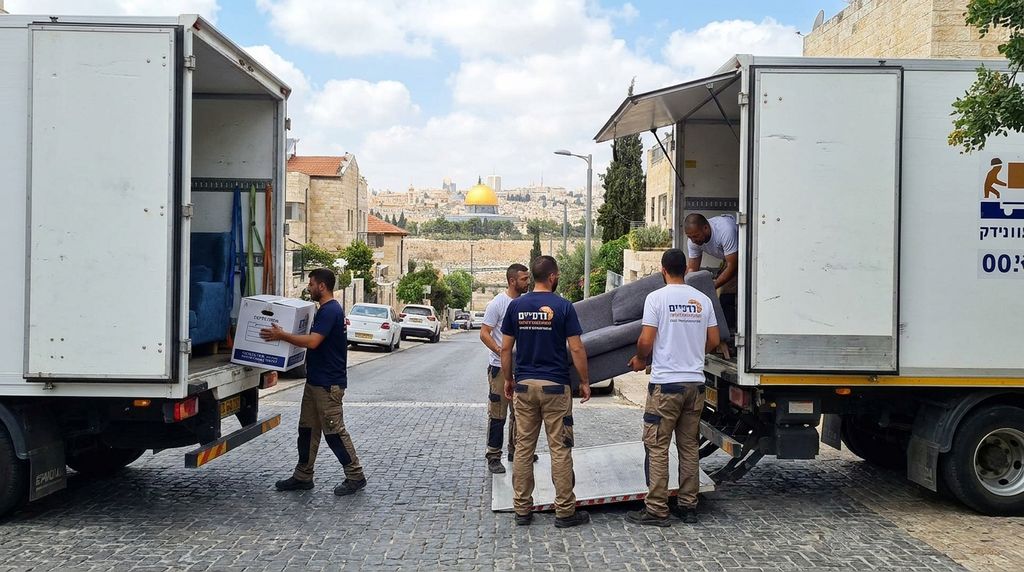 פינוי פשוט פינוי חפצים ע"י צוות מובילים